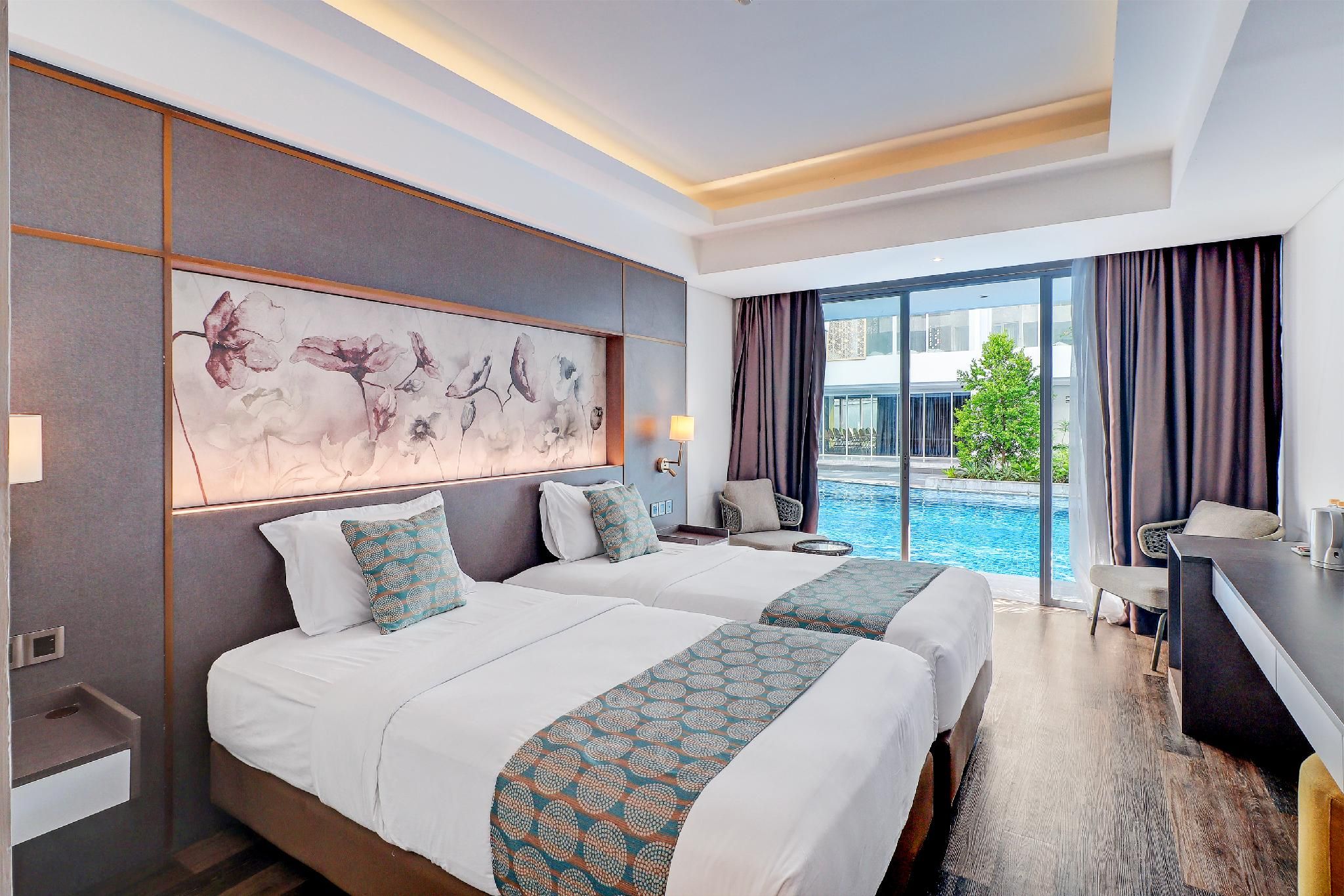 Pool Access - Twin Bed