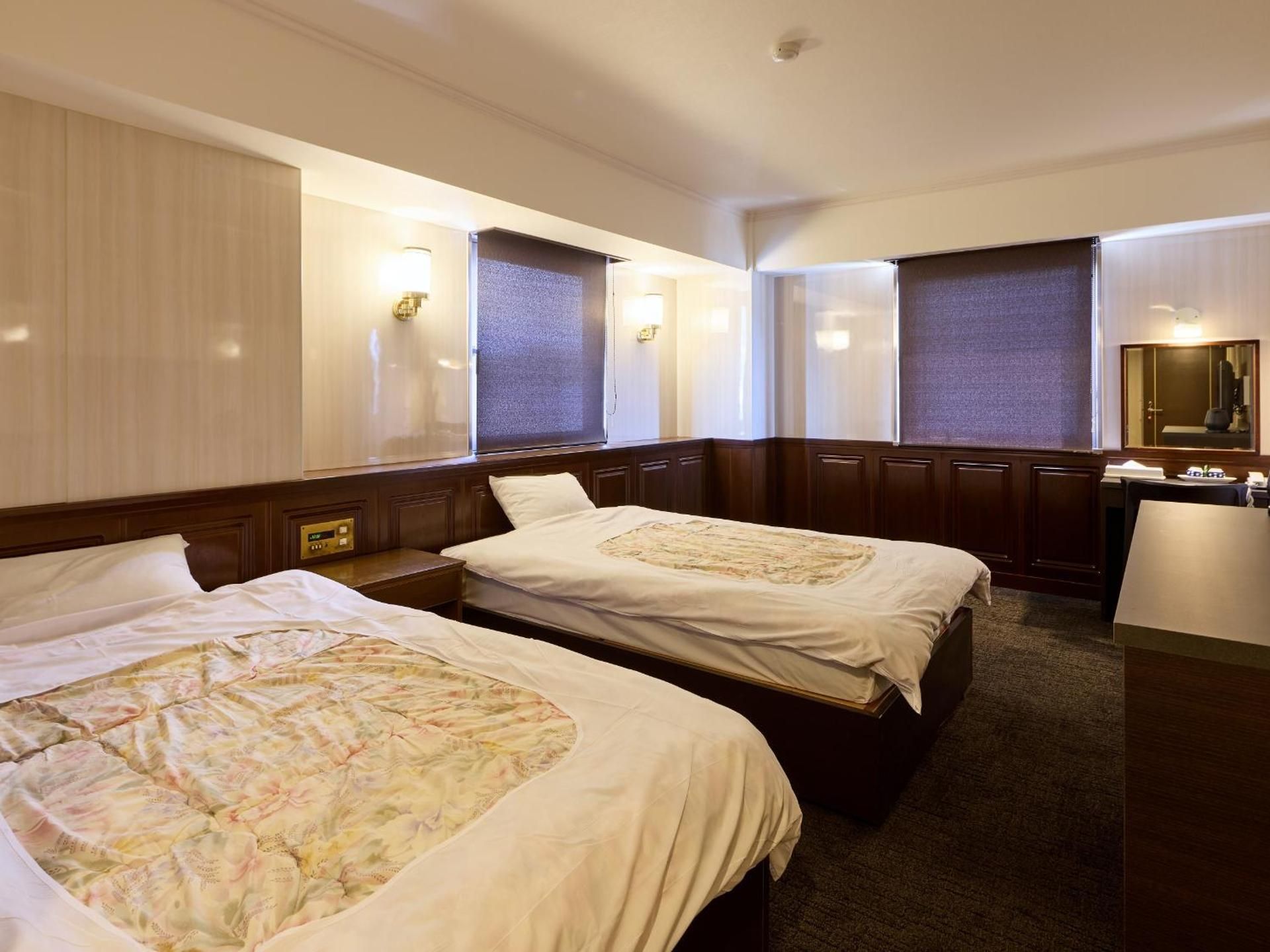 Twin Room with Shower