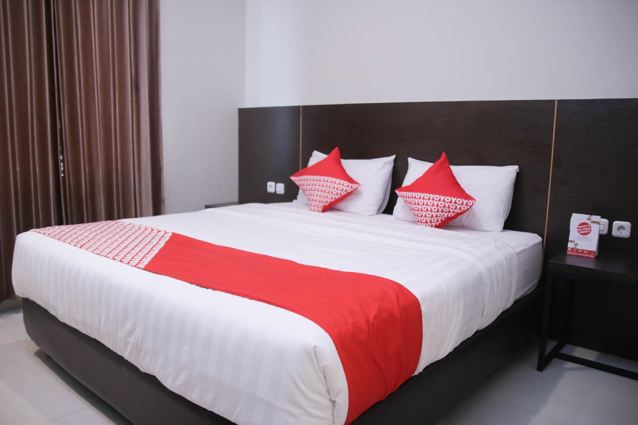 Hotel O Azzahra Guest House Syariah Standard Double Room