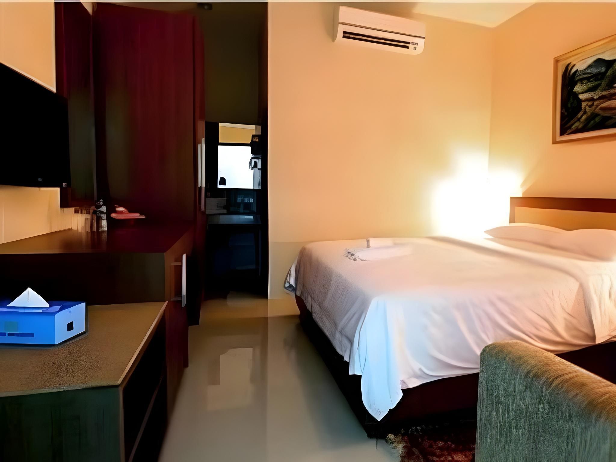 Marina Hotel Suite 2