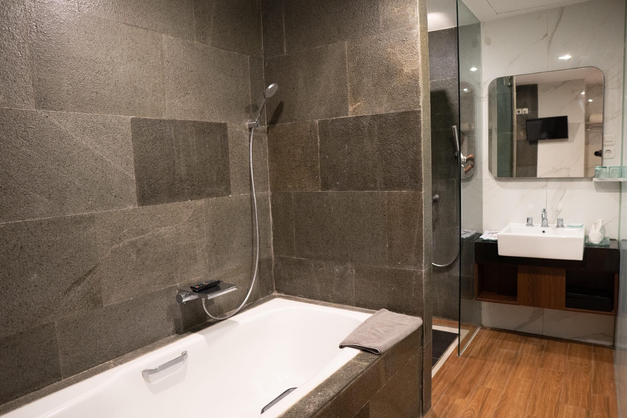 Hotel Santika Premiere Ambon Deluxe Suite 3