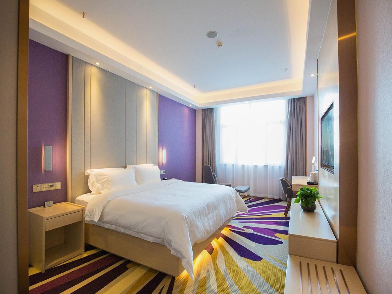 Business Queen Room