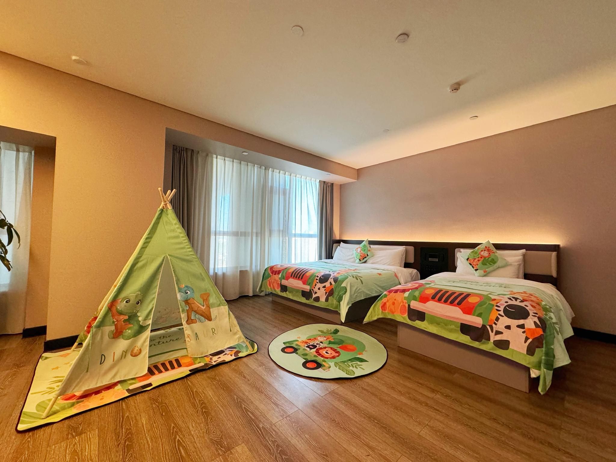Deluxe Parent-child Themed Room
