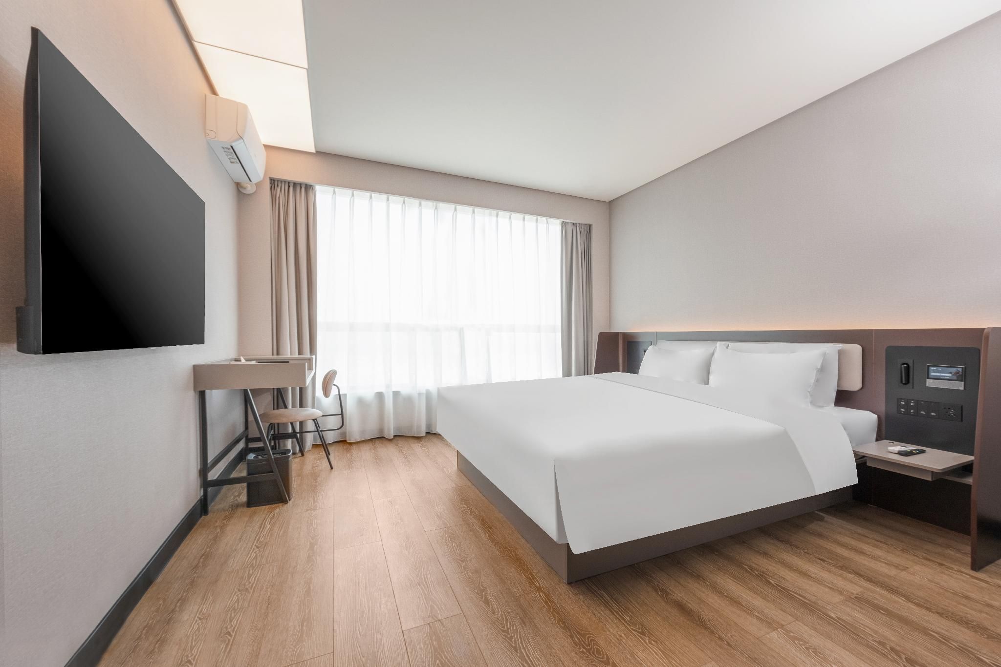 Queen Superior Room