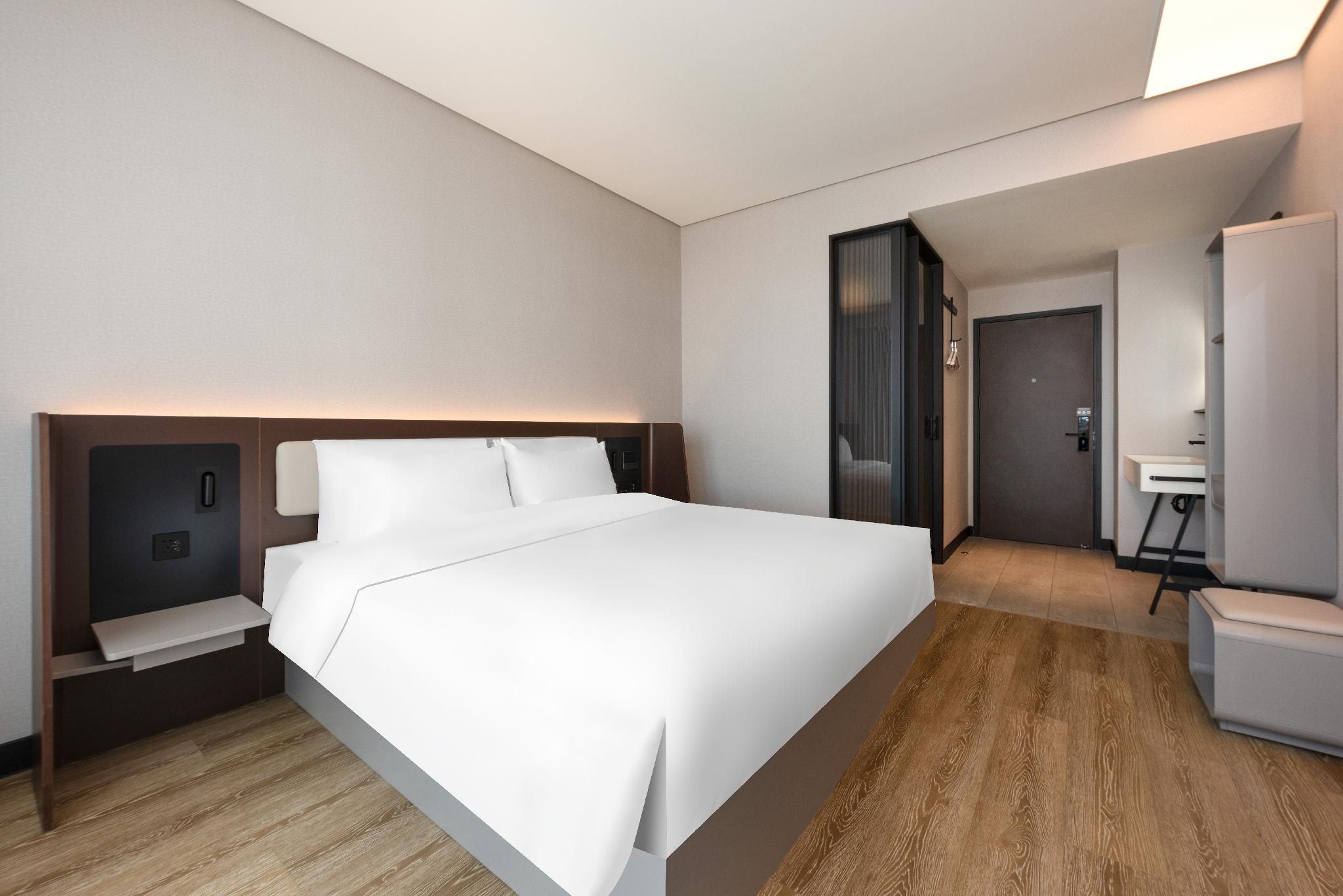 Queen Superior Room