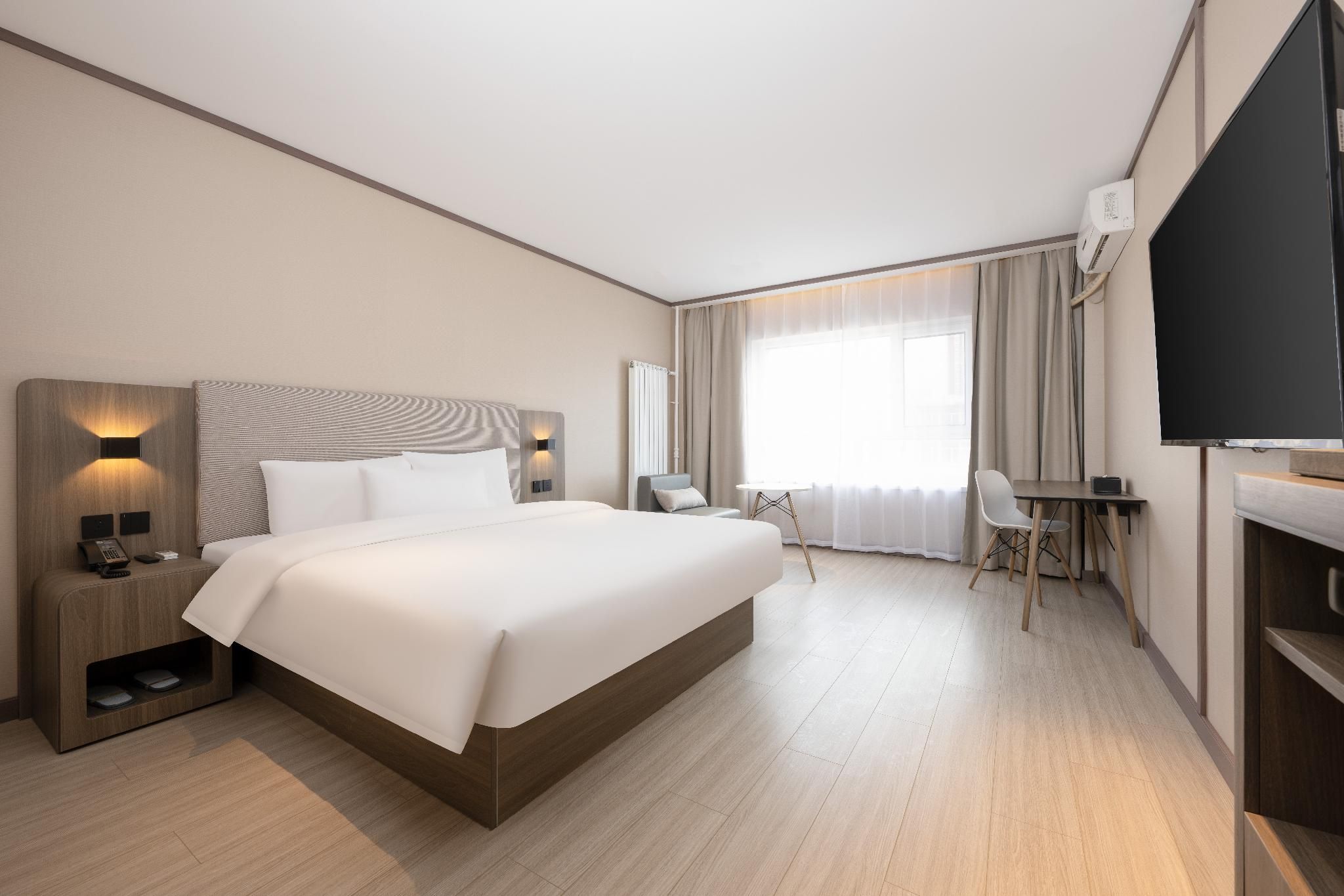 Business Queen Bed Room