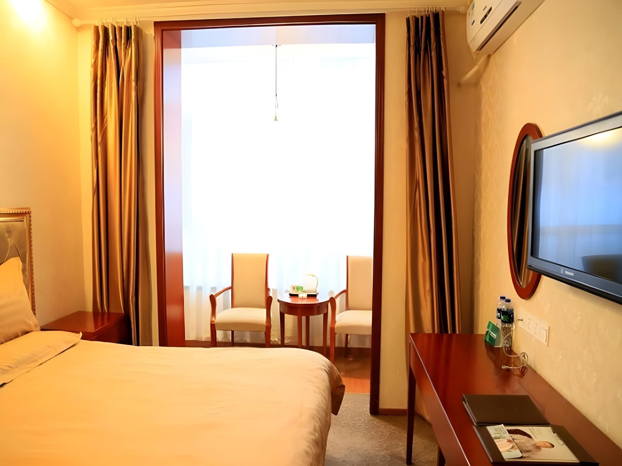 GTI - Feature 1 Bed Room, Movie