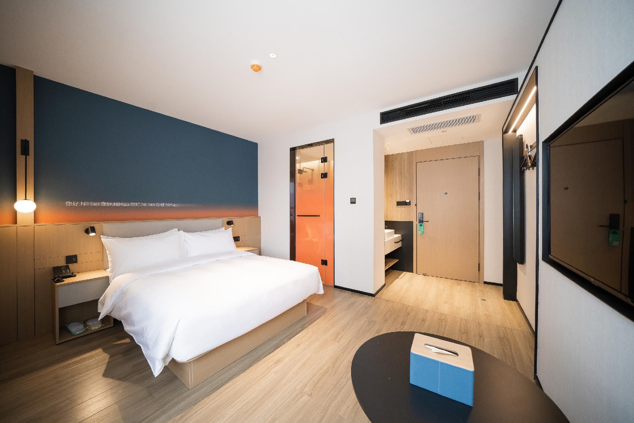 Huazhu - Room With Bed