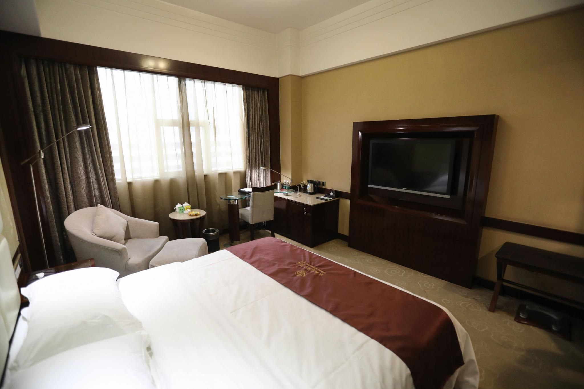Standard Queen Room