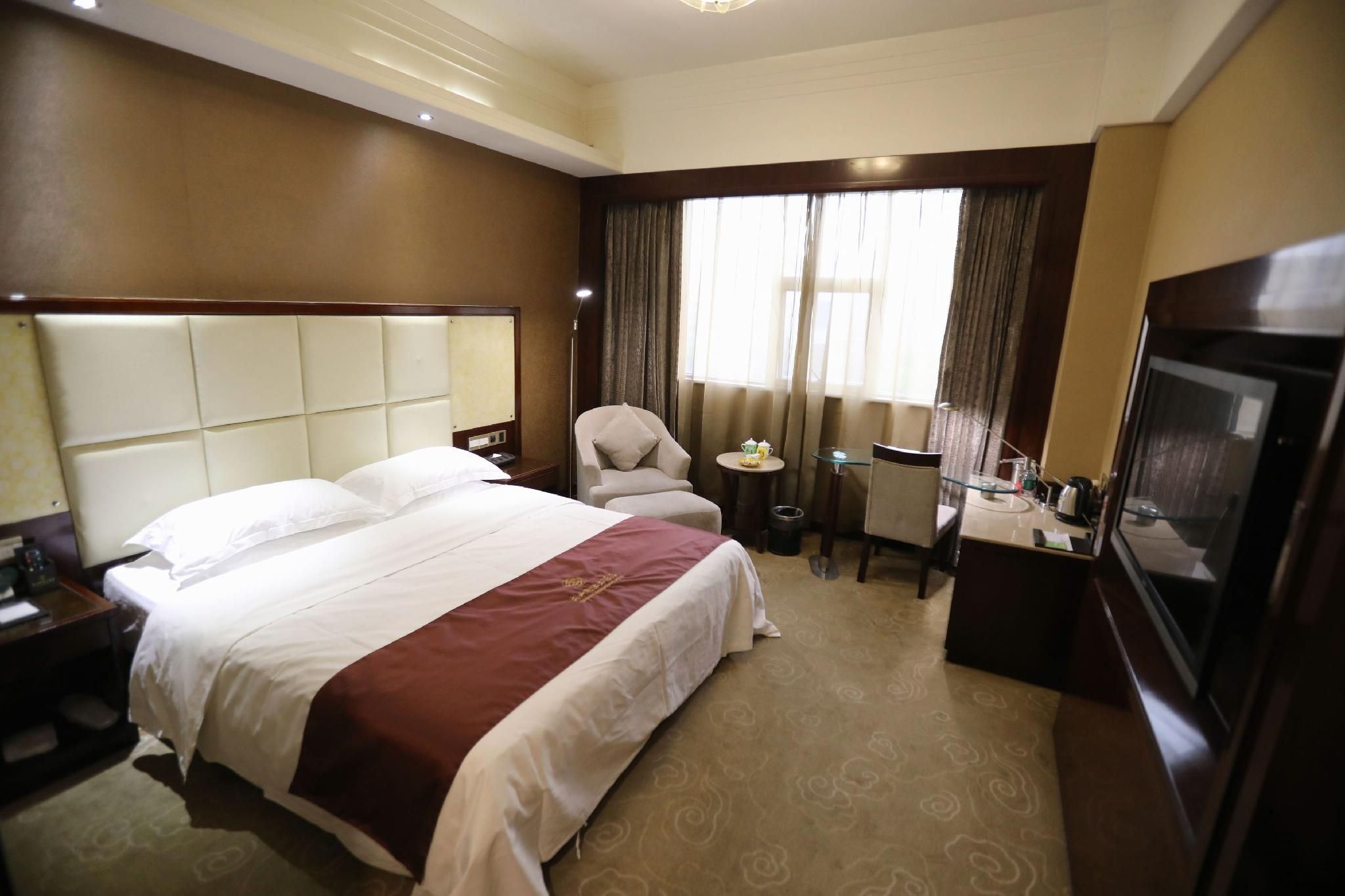 Standard Queen Room