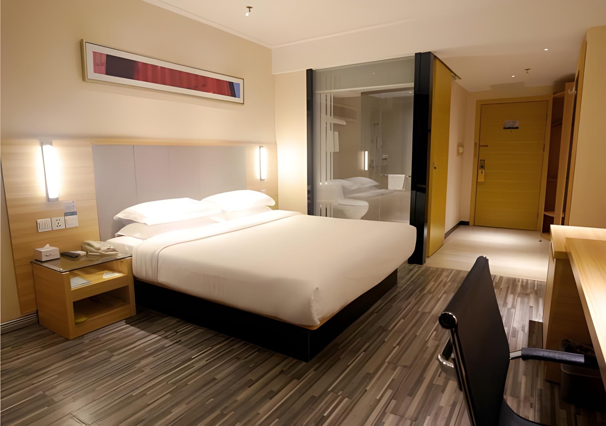 Business Queen Room