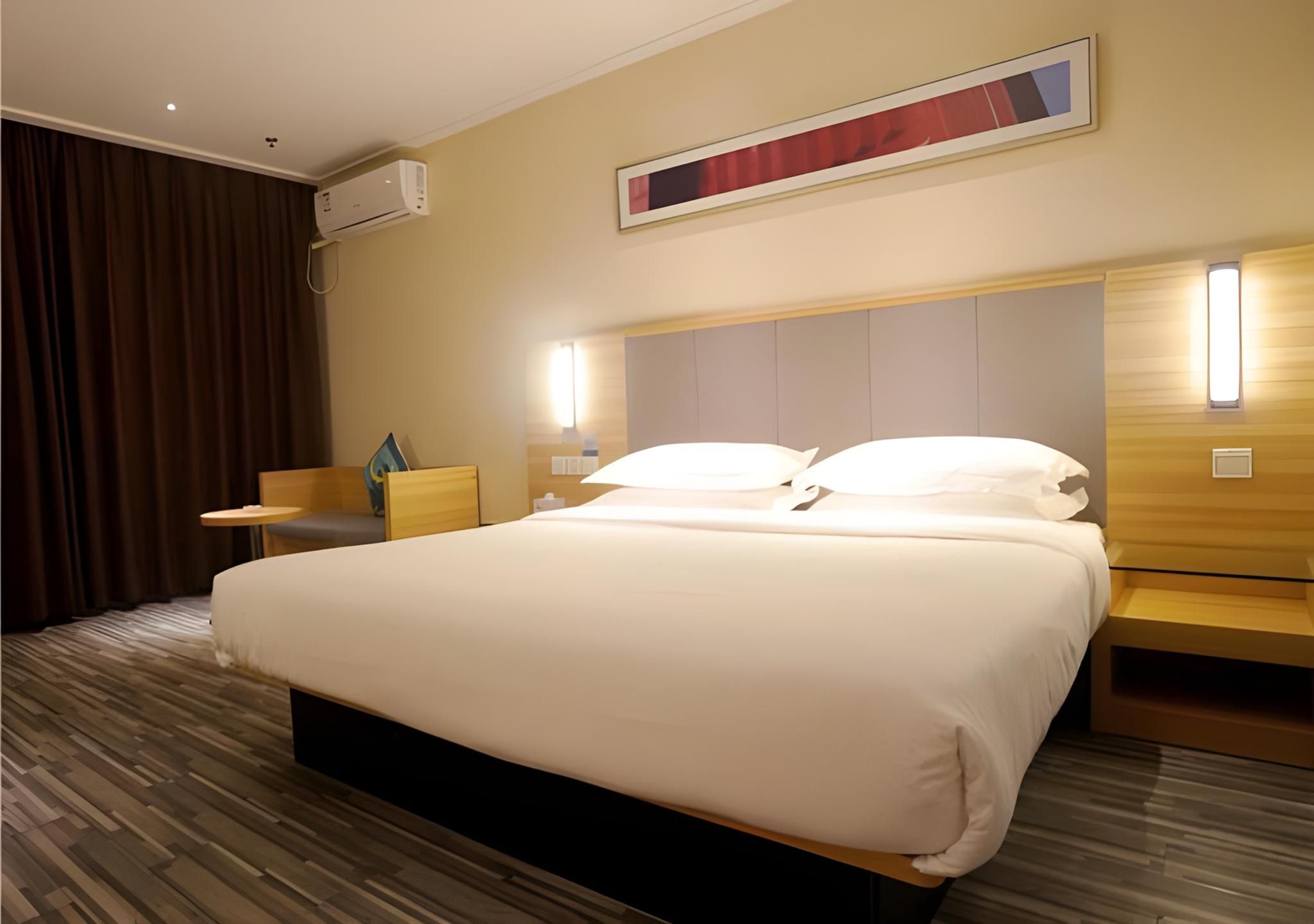 Business Queen Room