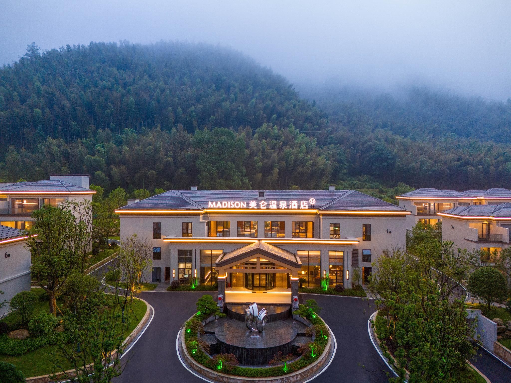 Huazhu - Deluxe Twin Room