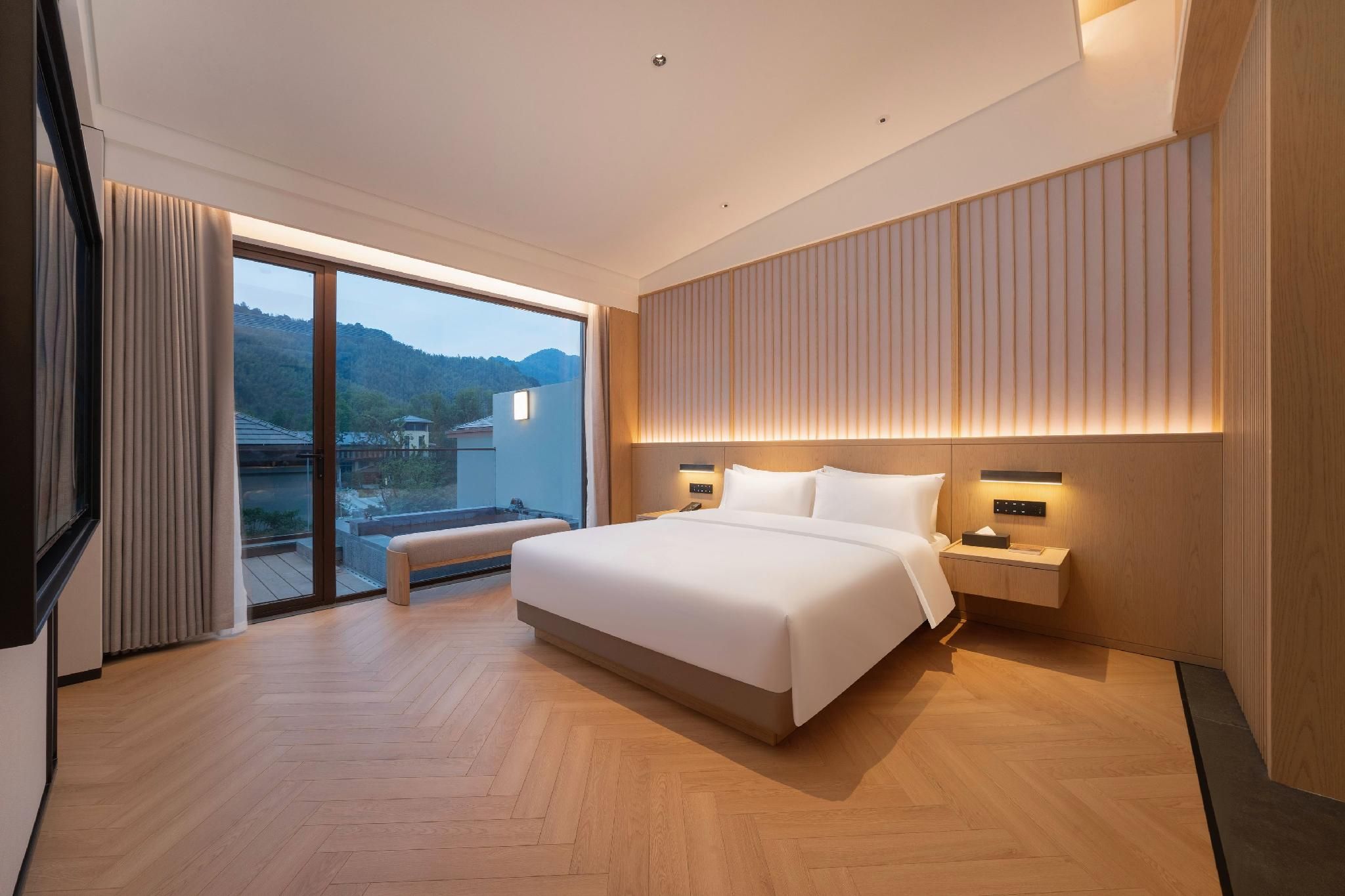 Madison Hot Spring Hotel Jian Wugong Mountain Hot Spring Suite with Mountain View