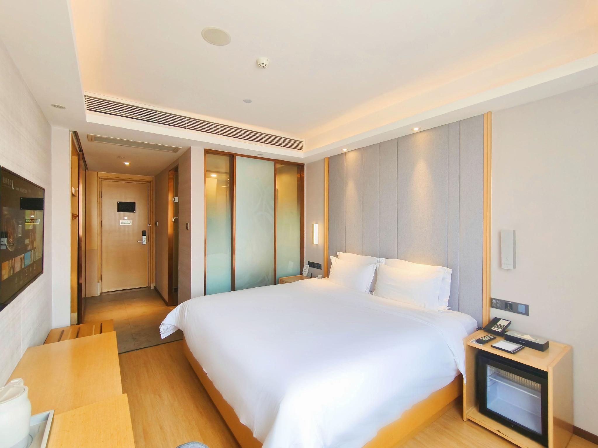 Business Queen Room