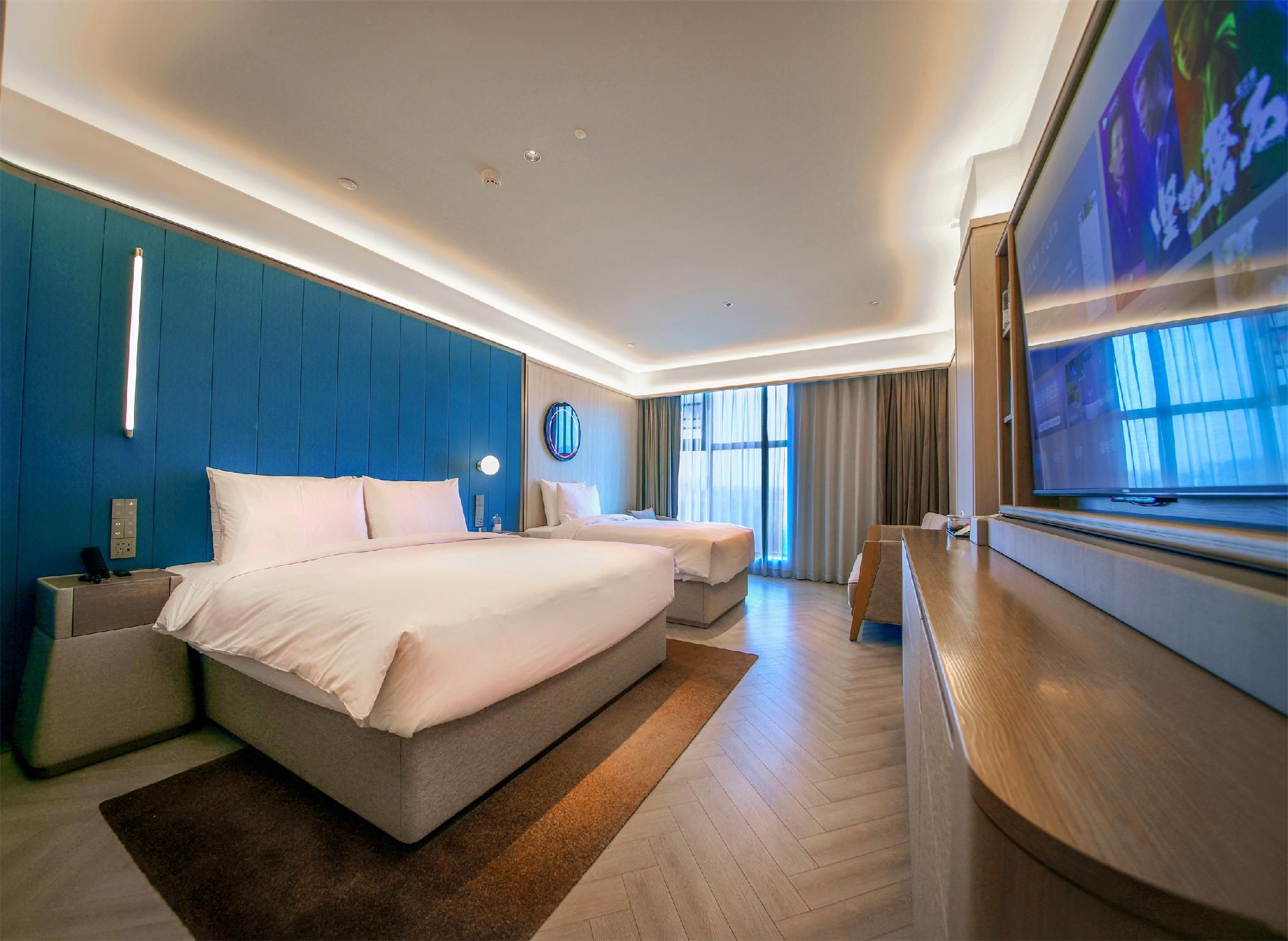 Huazhu - Family Room With View