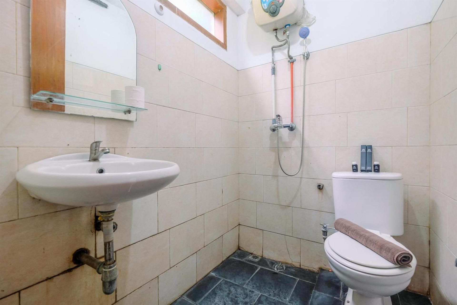 Studio Apartment