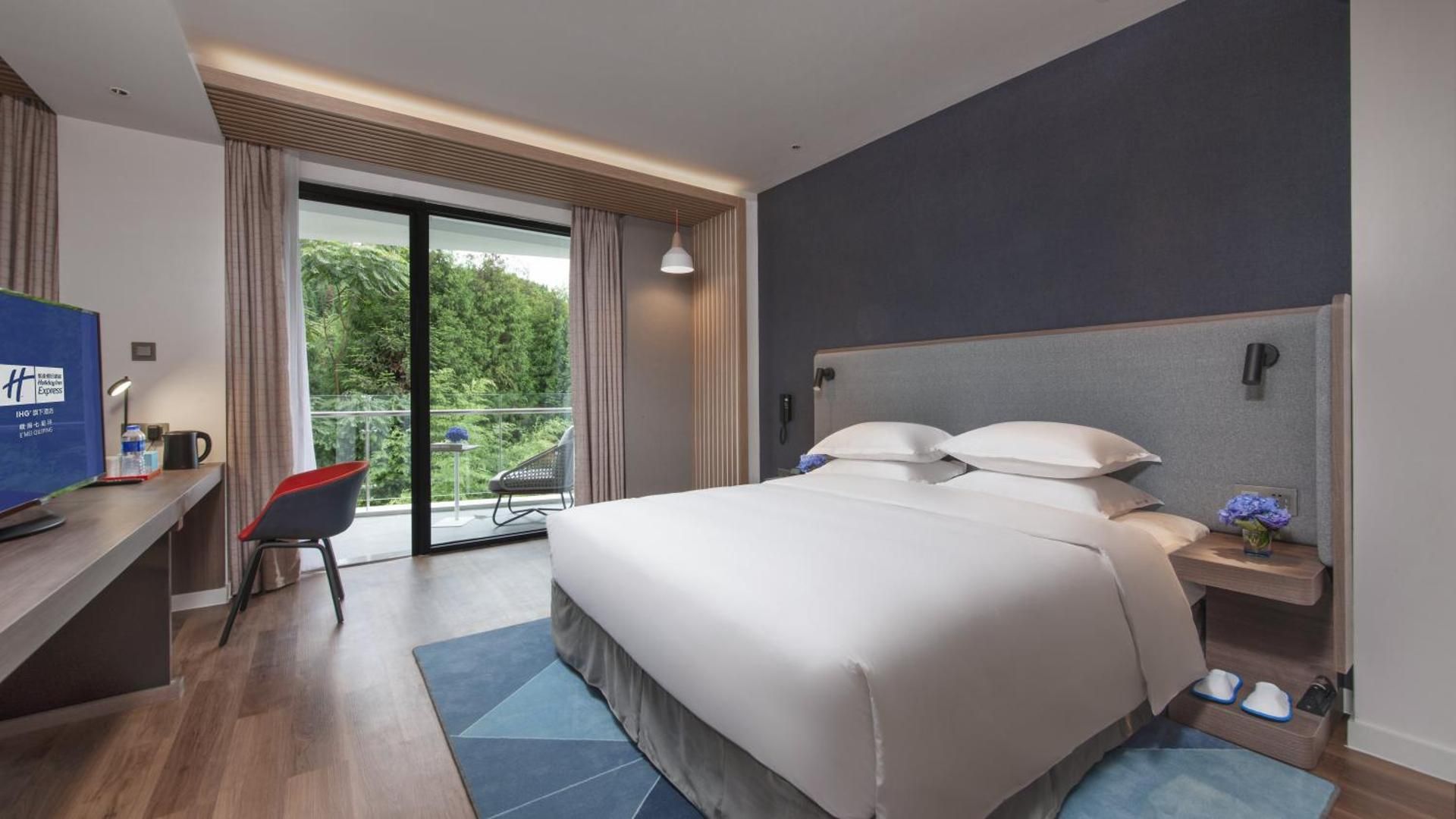 1 King Standard Balcony