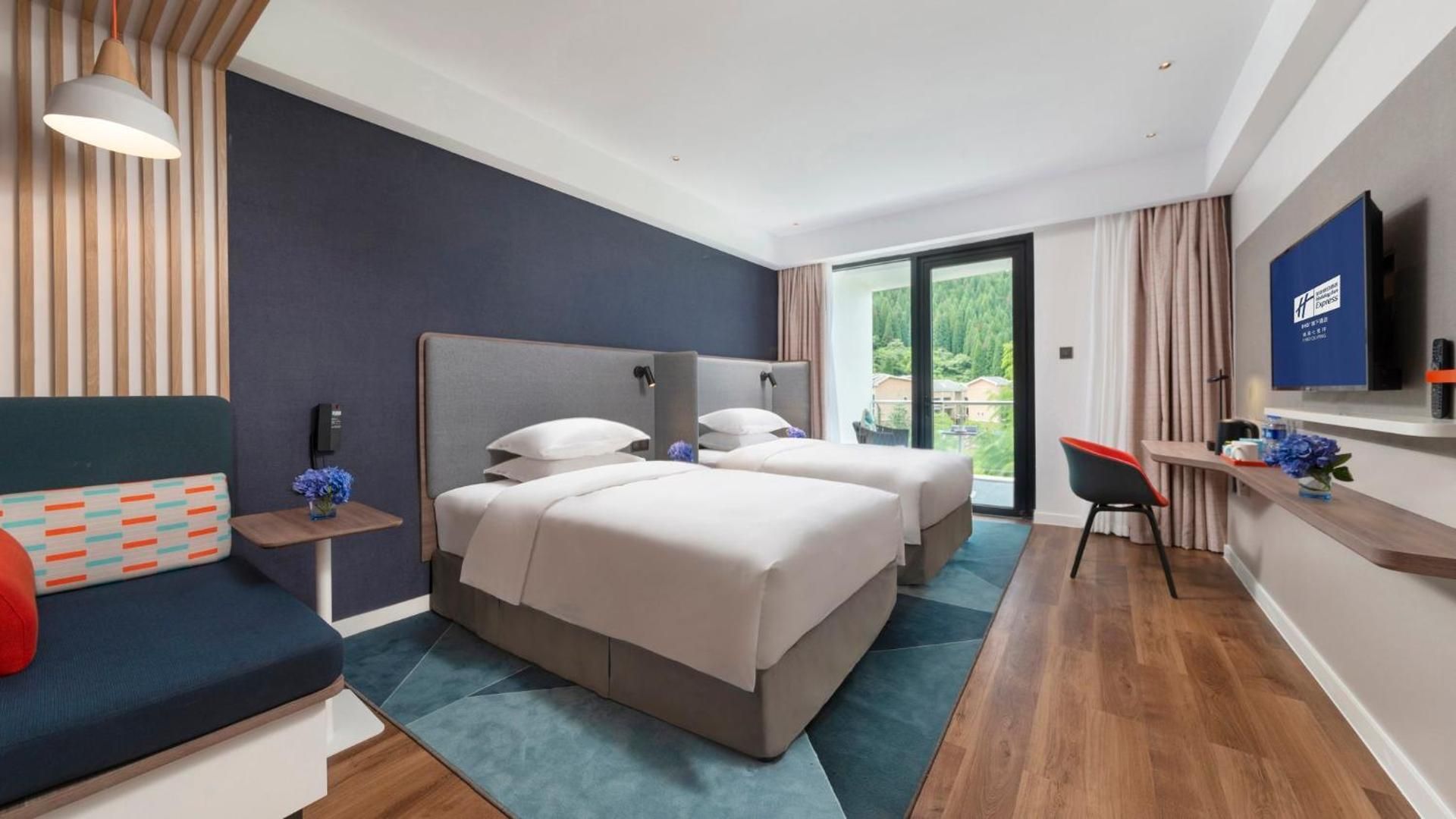 Holiday Inn Express E'mei Qiliping By IHG 2 Double Standard Balcony