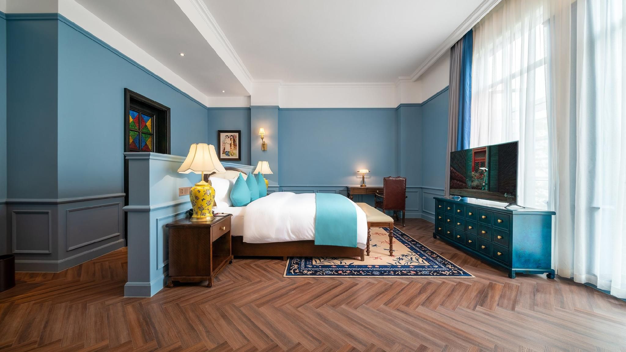 Hotel Indigo Heilong Lake By IHG 1 King Premium Courtyard View 2