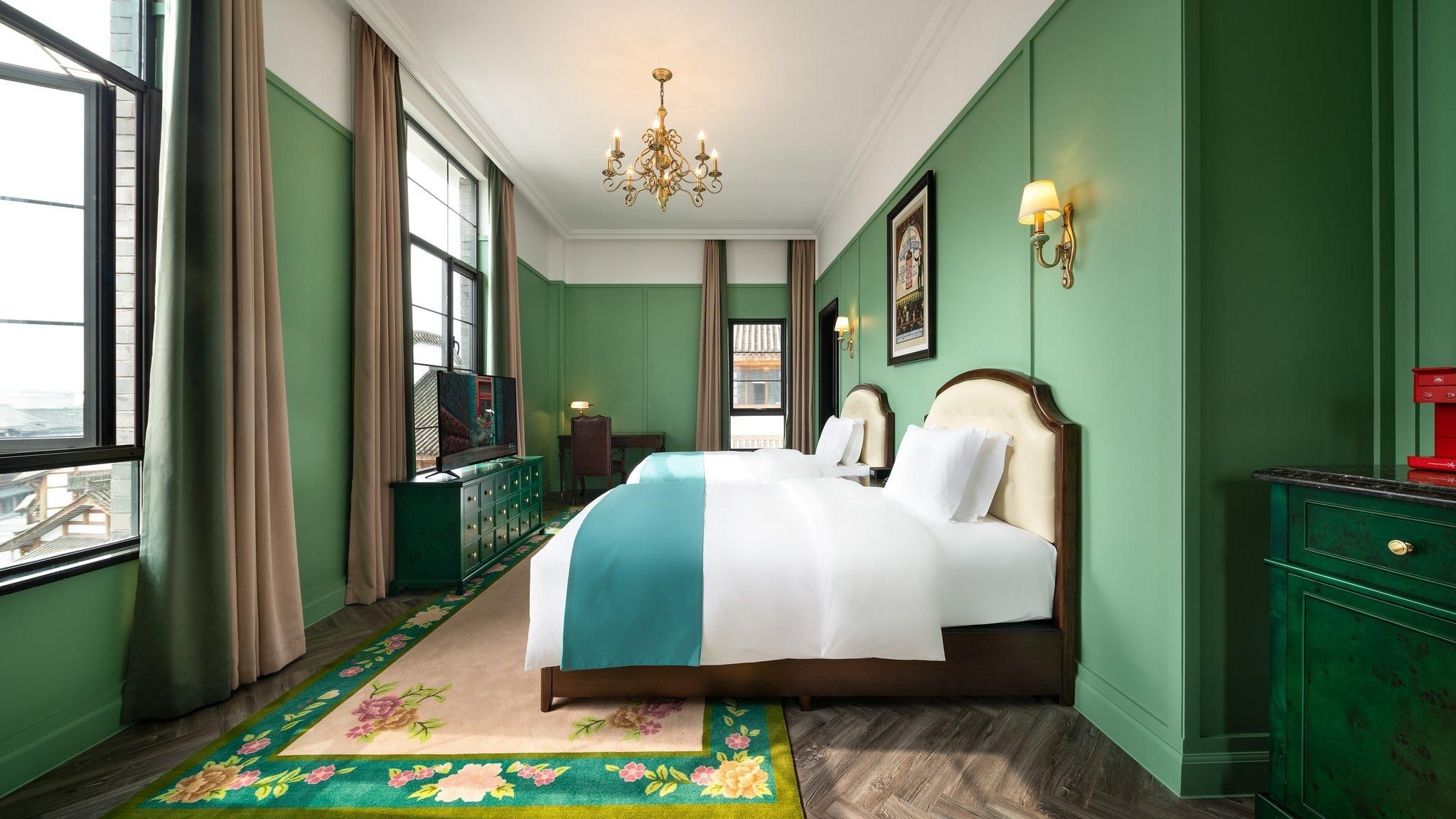 2 Double Standard Courtyard View