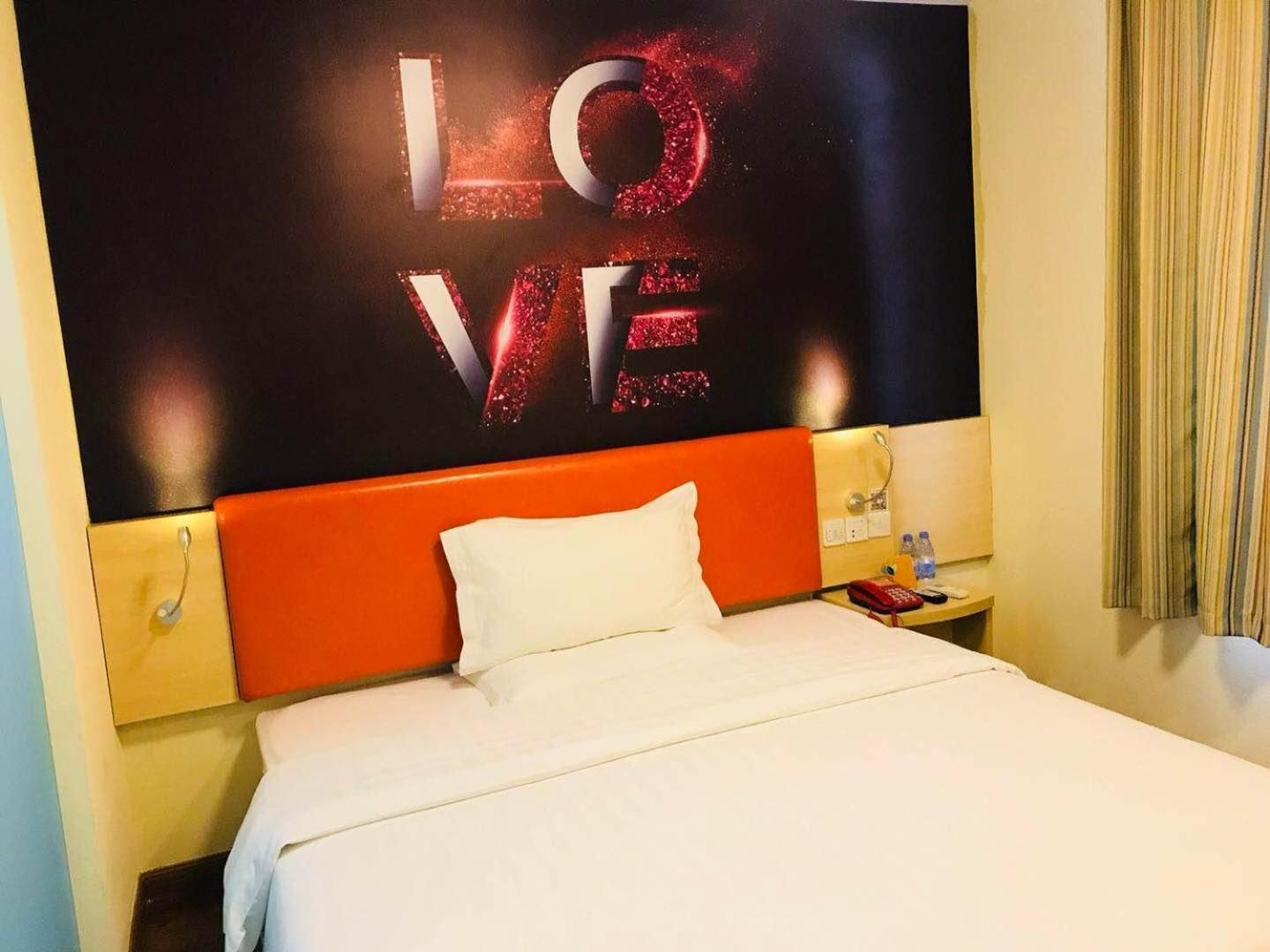 Comfortable Queen Room