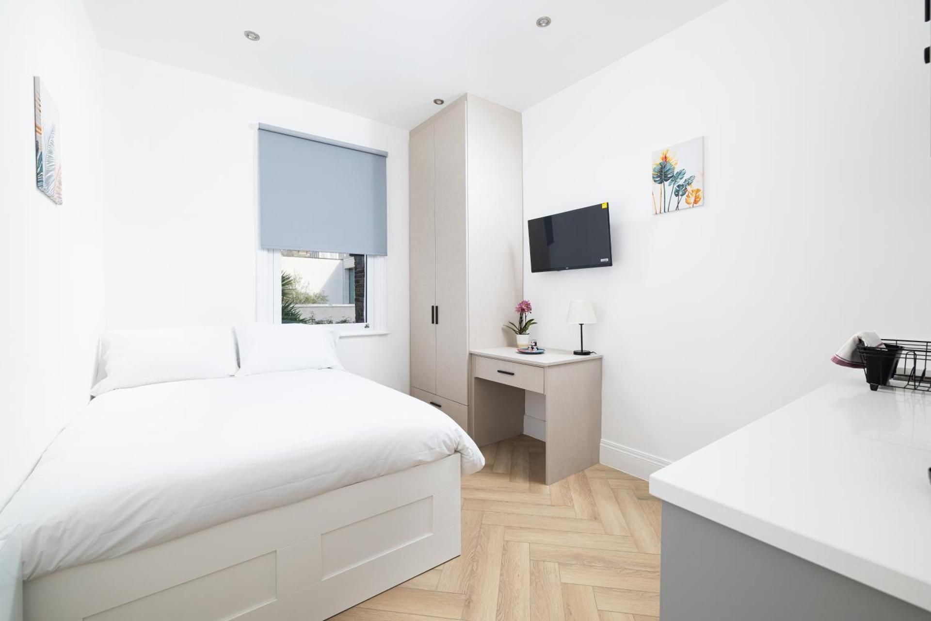 Studio with Private Bathroom Outside