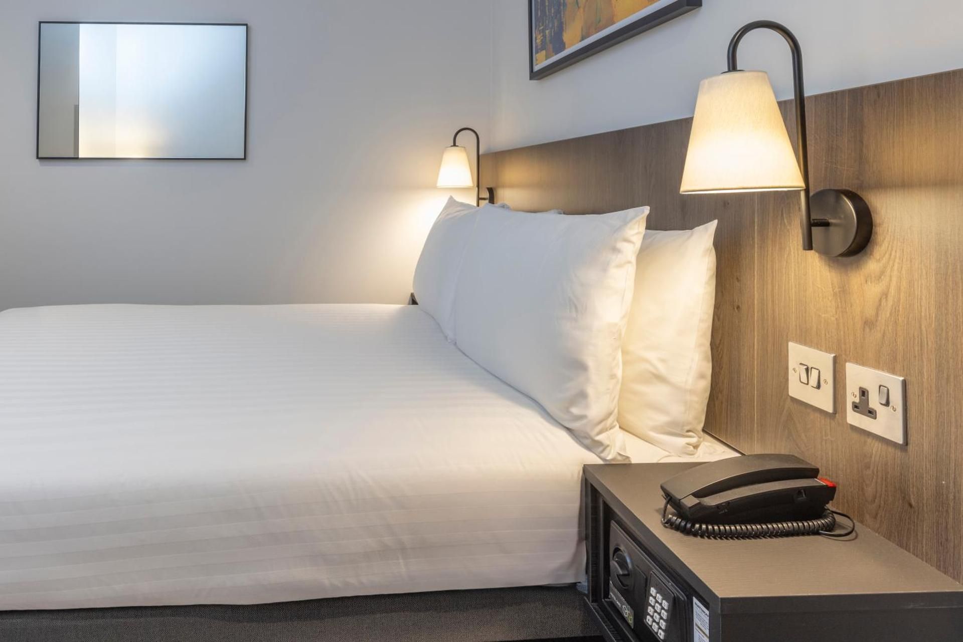 Cozy Double Room - No Window
