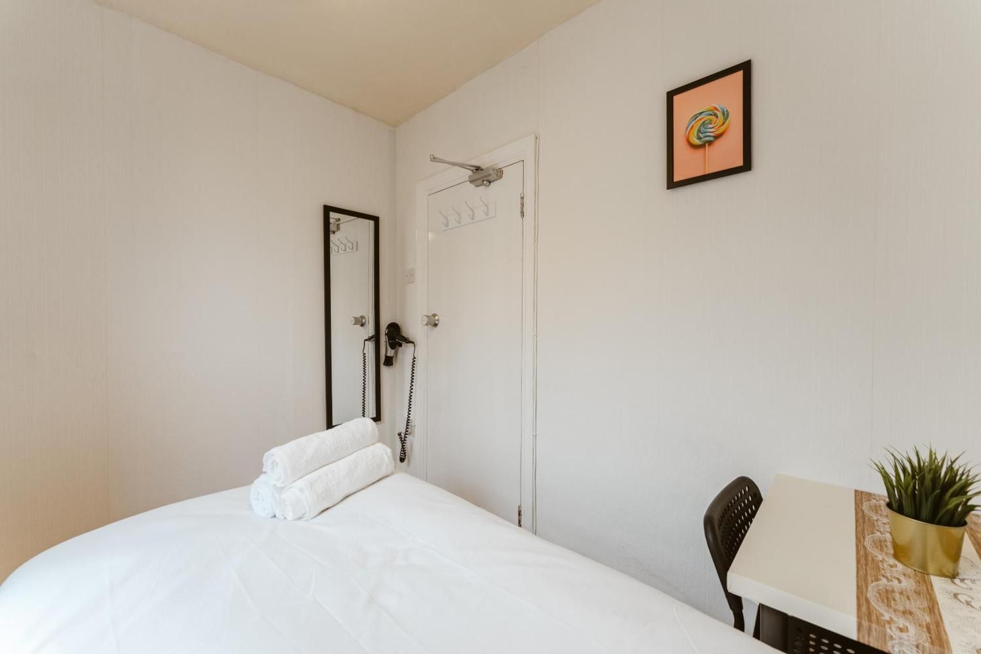 Single Room with Shared Bathroom