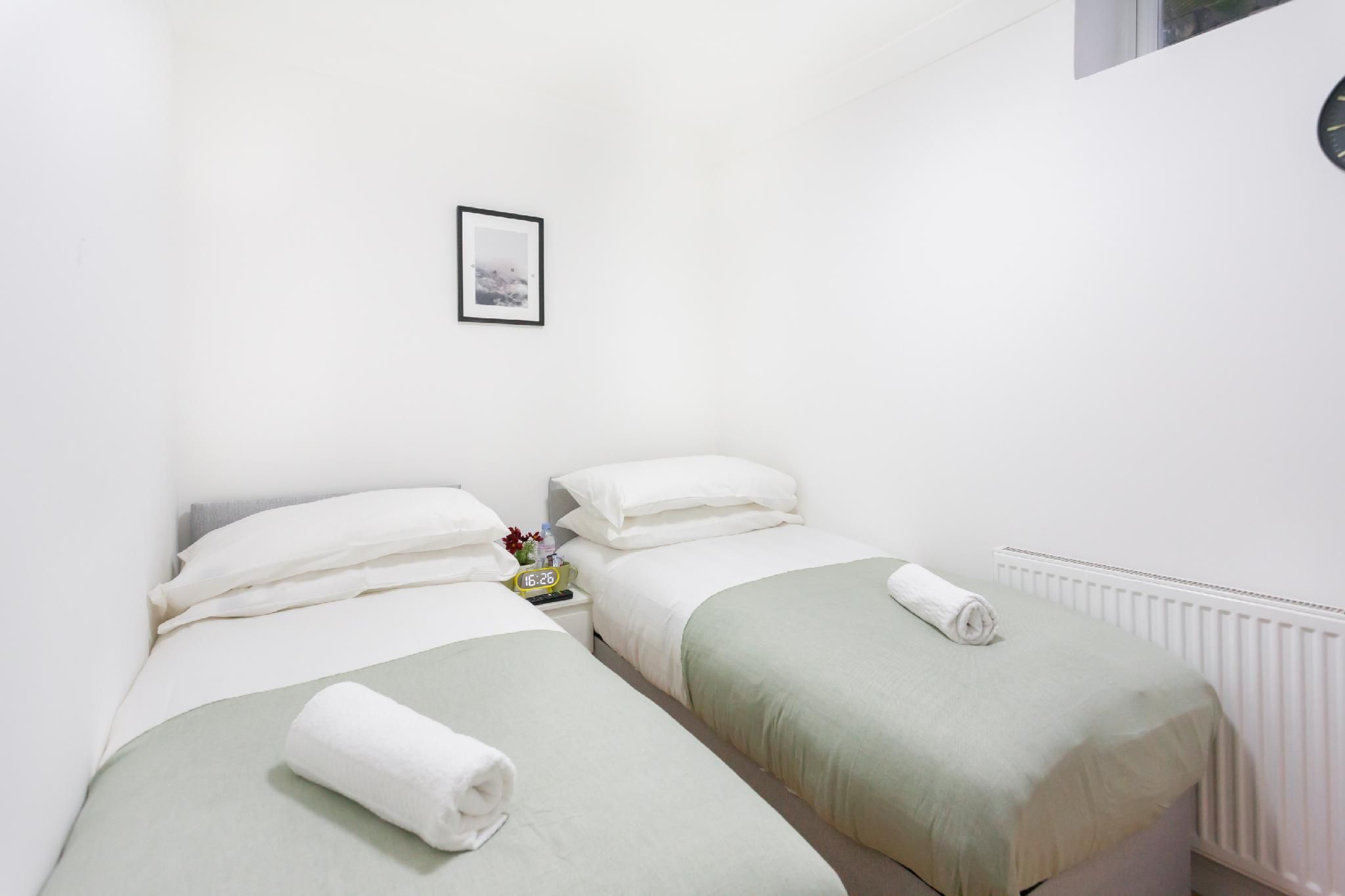 Twin Room - Private Bathroom