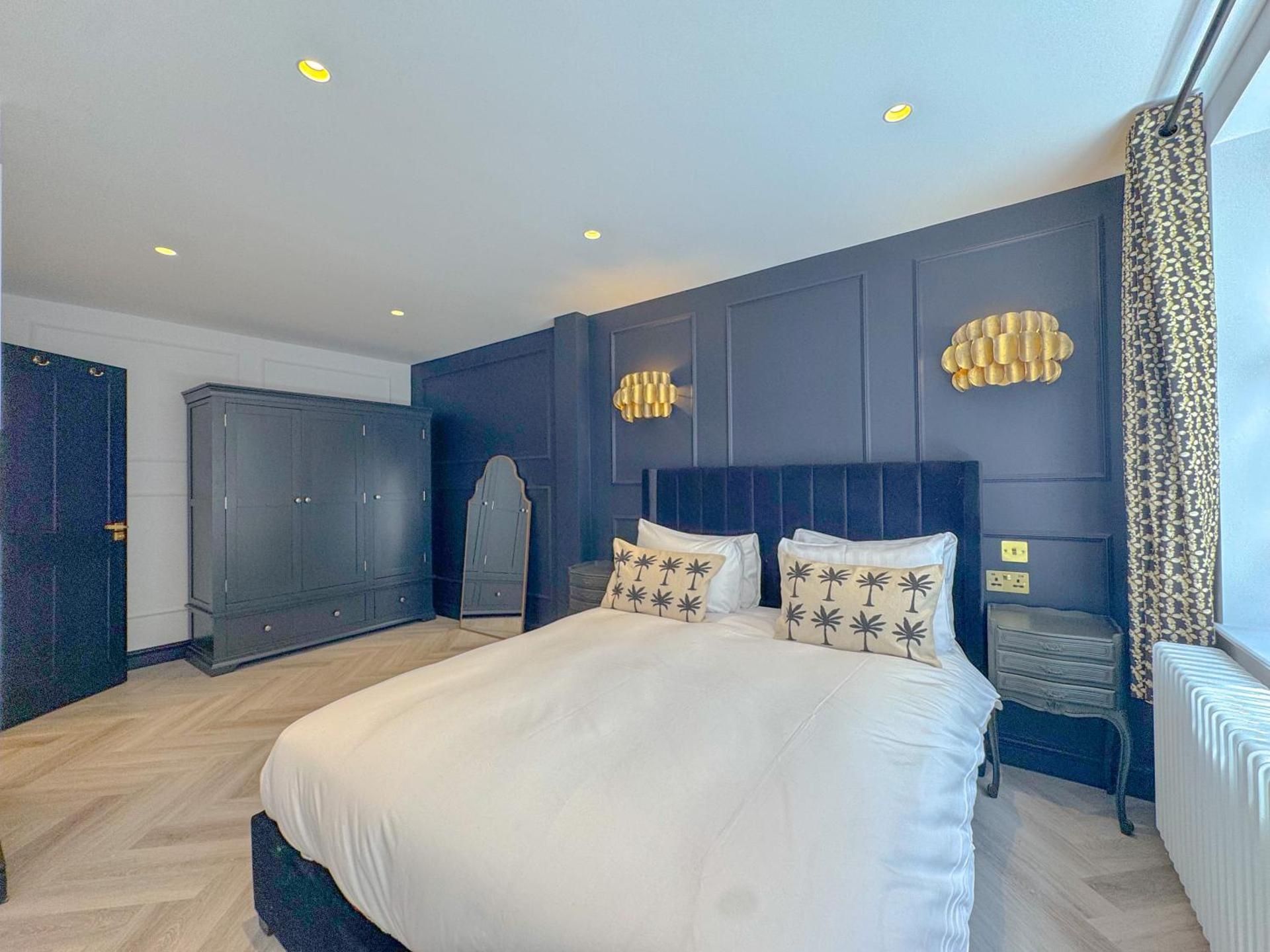 DELUXE APARTMENT