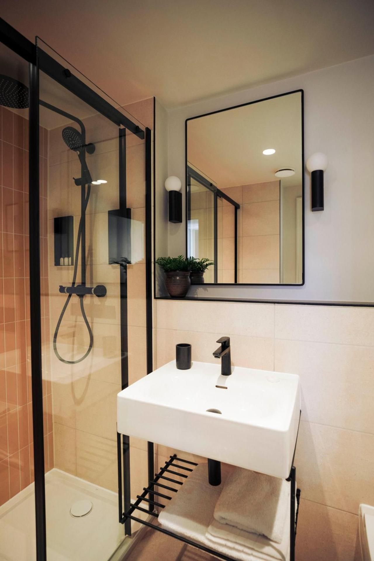 One-Bedroom Deluxe Apartment