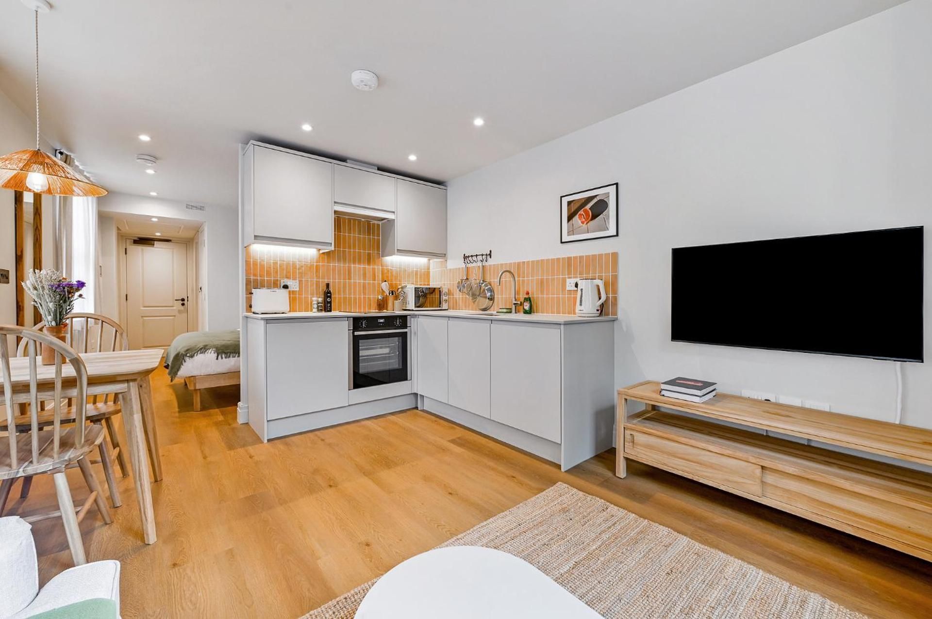 One-Bedroom Deluxe Apartment