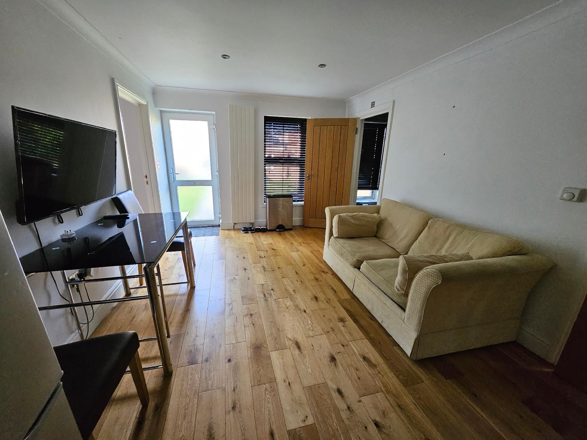 Three Bed Room Apartment (6 guest)