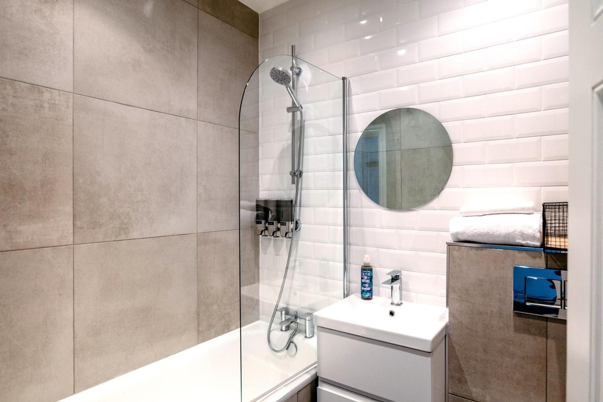 Superior One-Bedroom Apartment