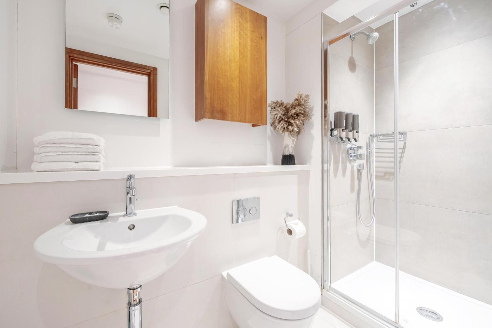 Superior One-Bedroom Apartment