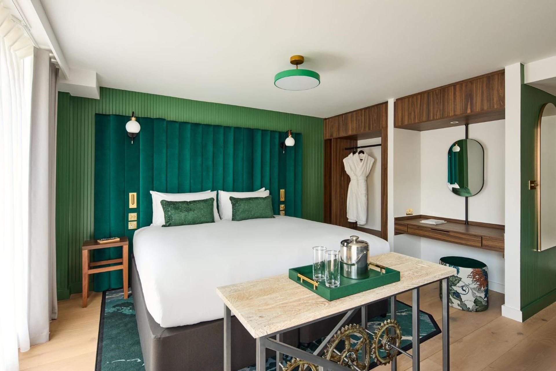 1 King Suite