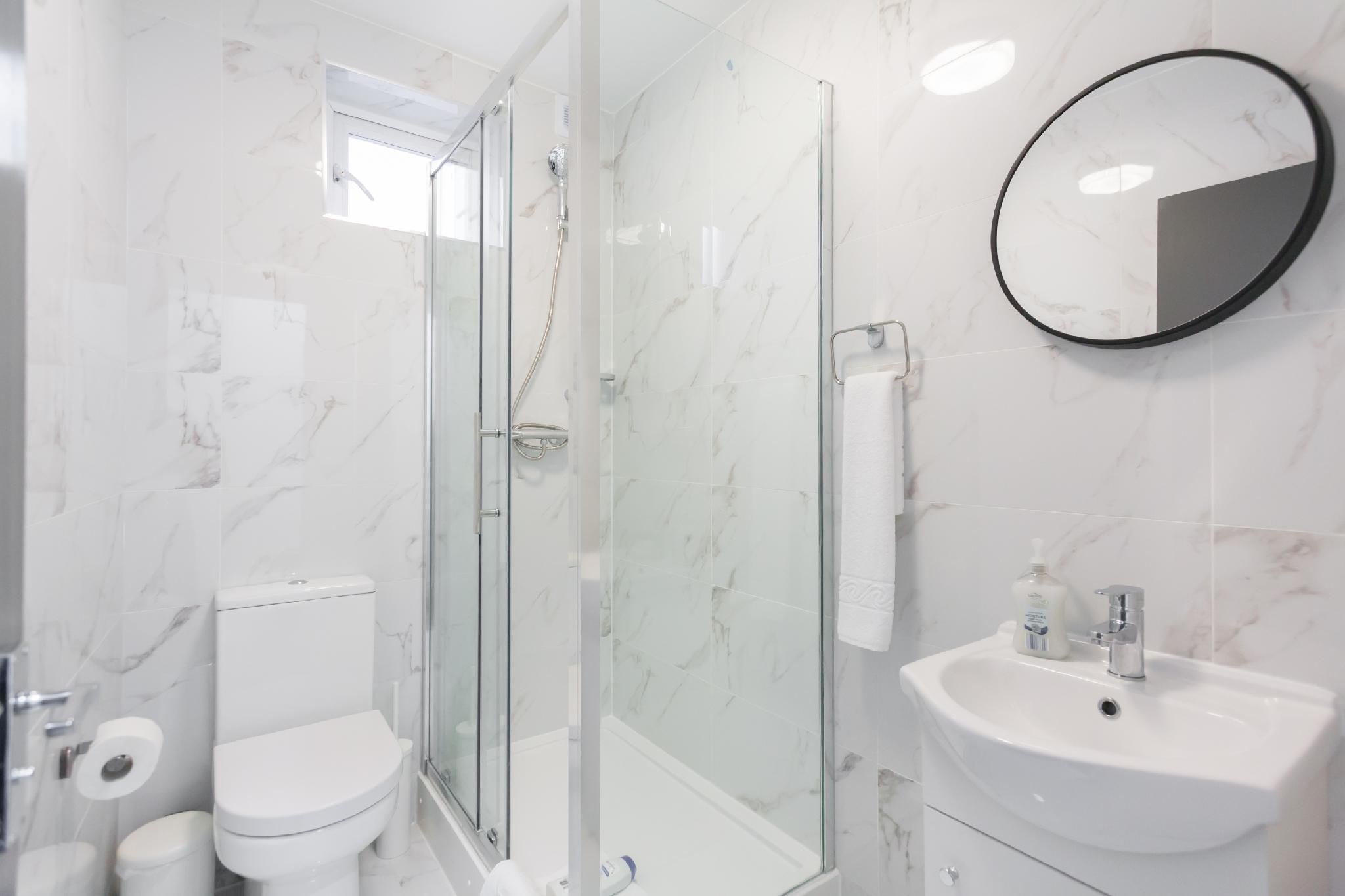 Apartment-Private Bathroom-3