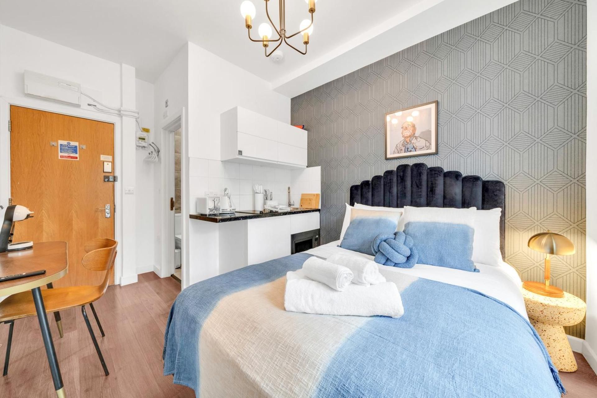 Studio Apartment with One Double Bed