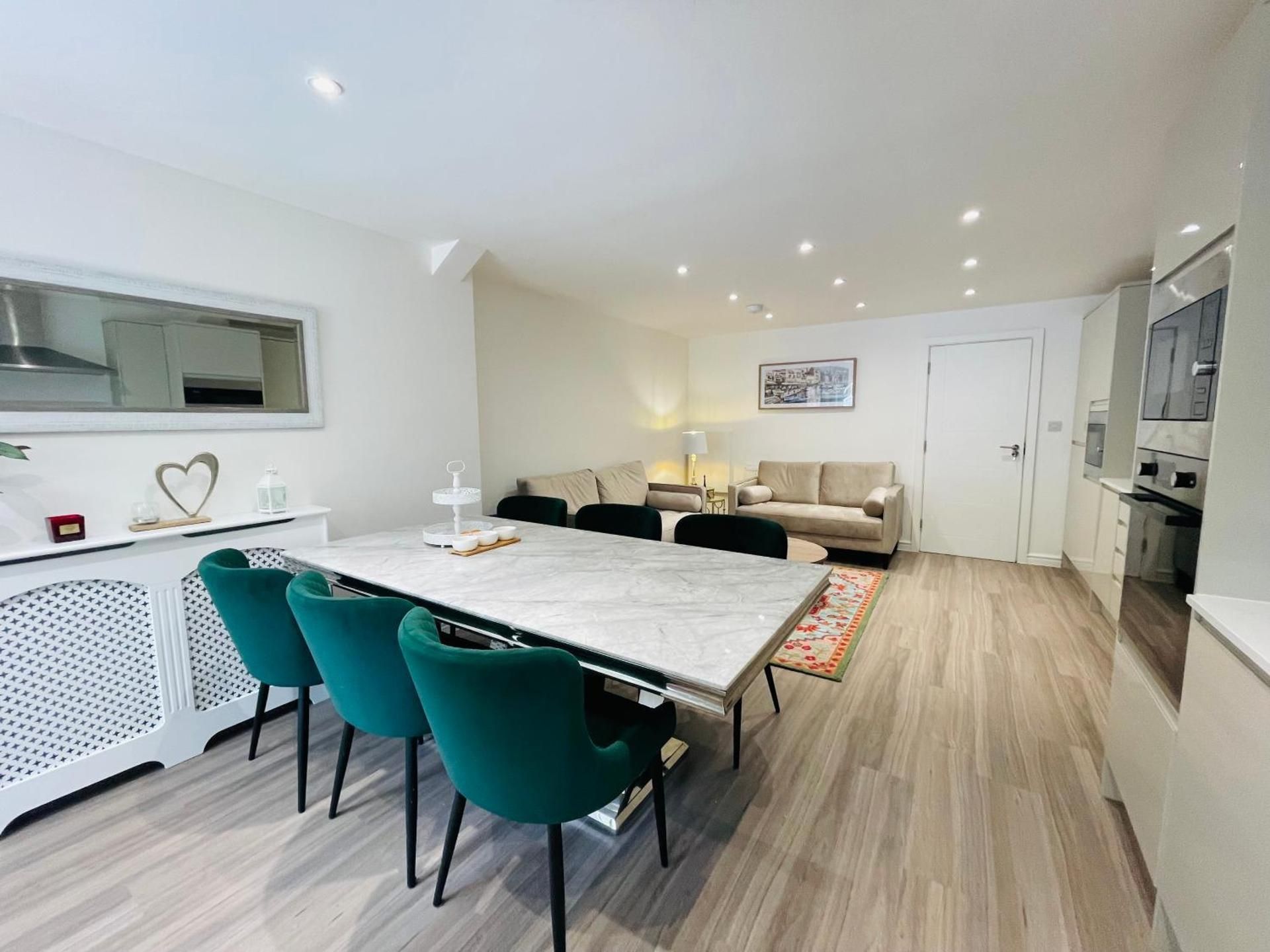Riverside Deluxe Double Room E14