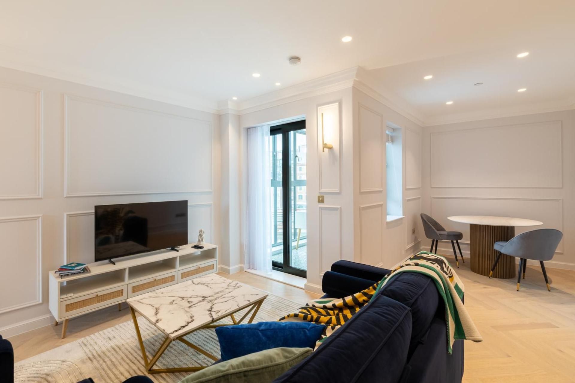 One-Bedroom Apartment with Balcony