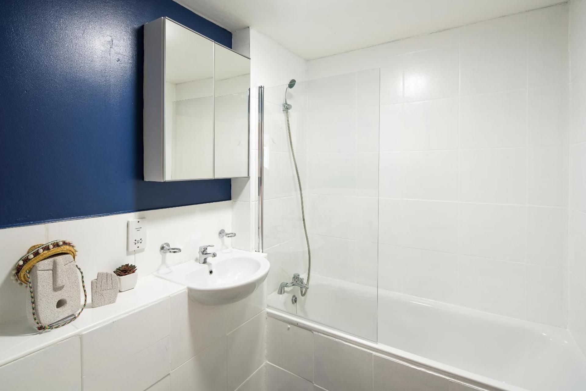 Deluxe Two-Bedroom Apartment with Garden View