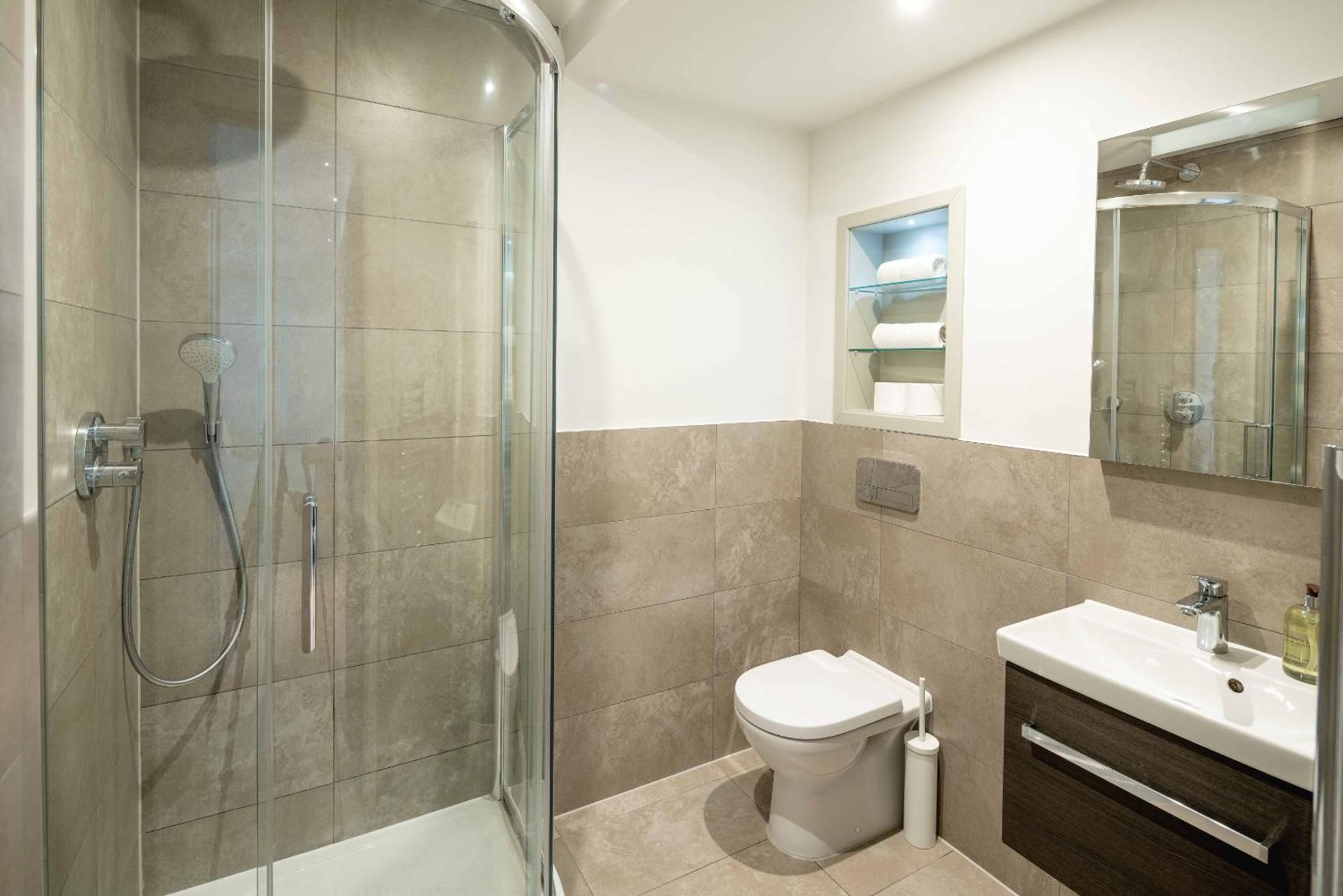 Deluxe One-Bedroom Apartment