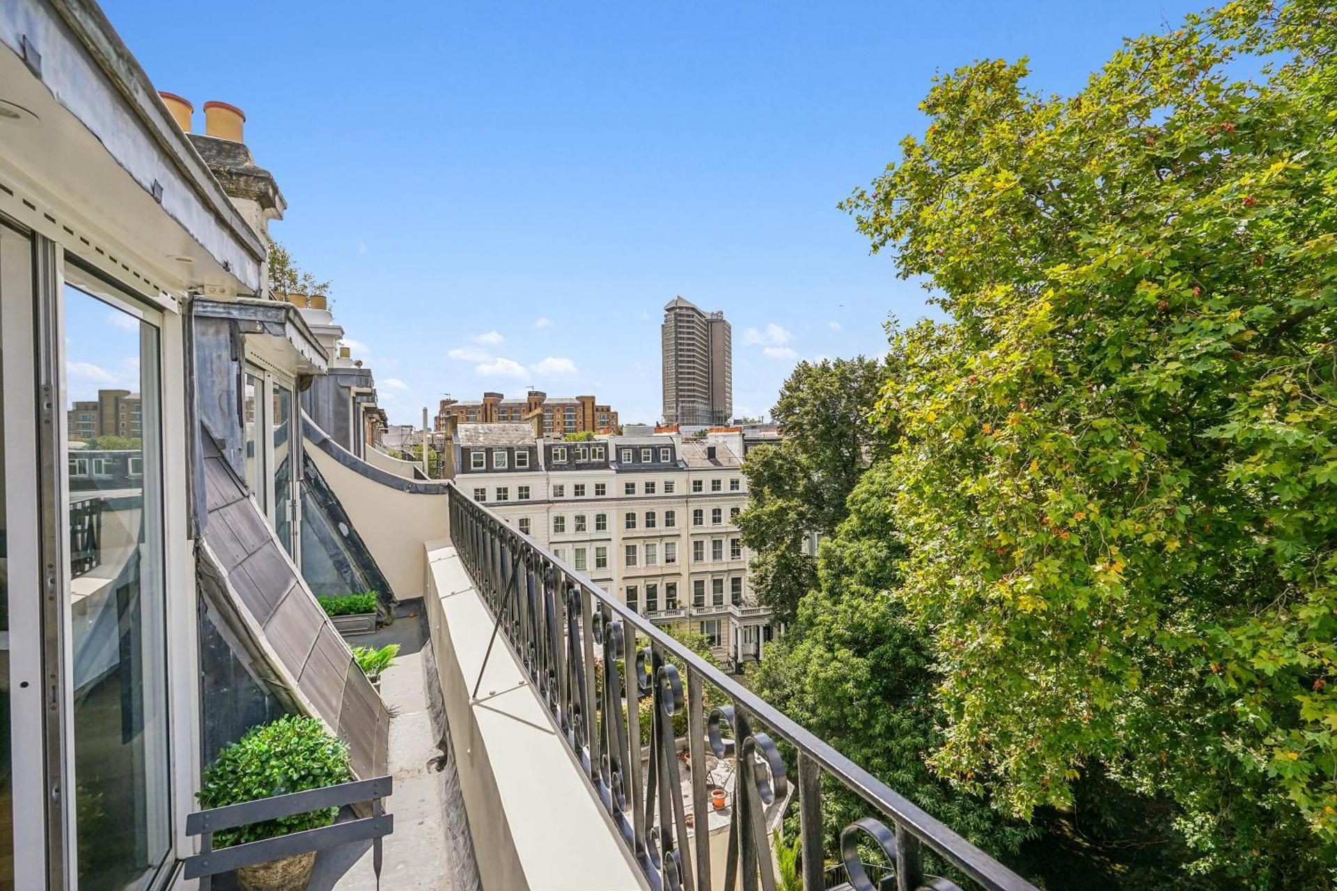 One-Bedroom Apartment with Balcony