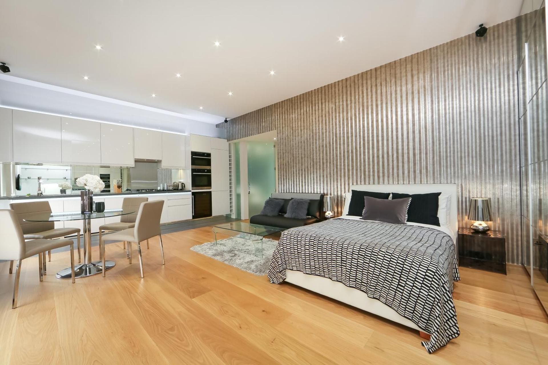 Flat 7 - Large Studio Apartment With Sky Light