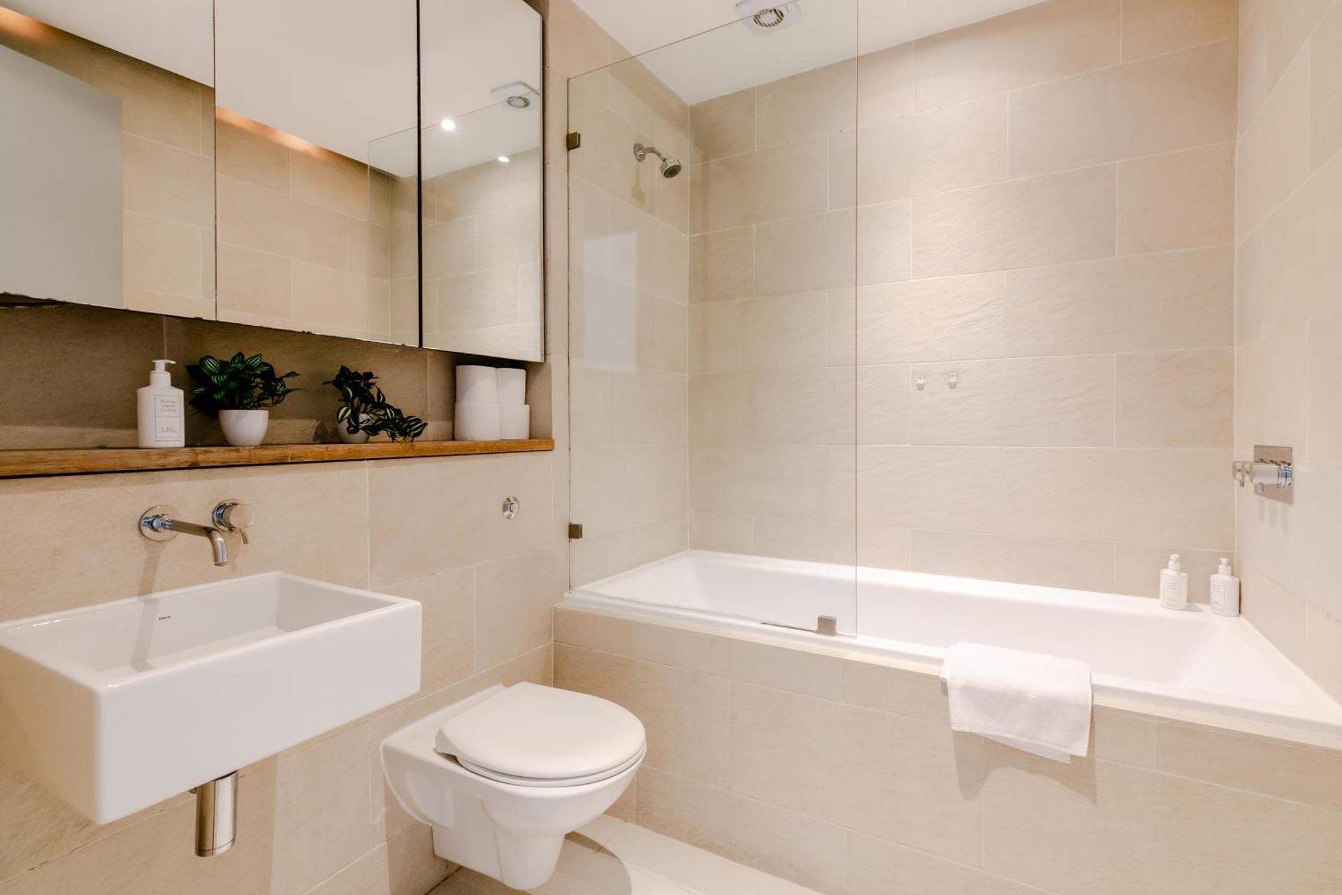 DELUXE APARTMENT