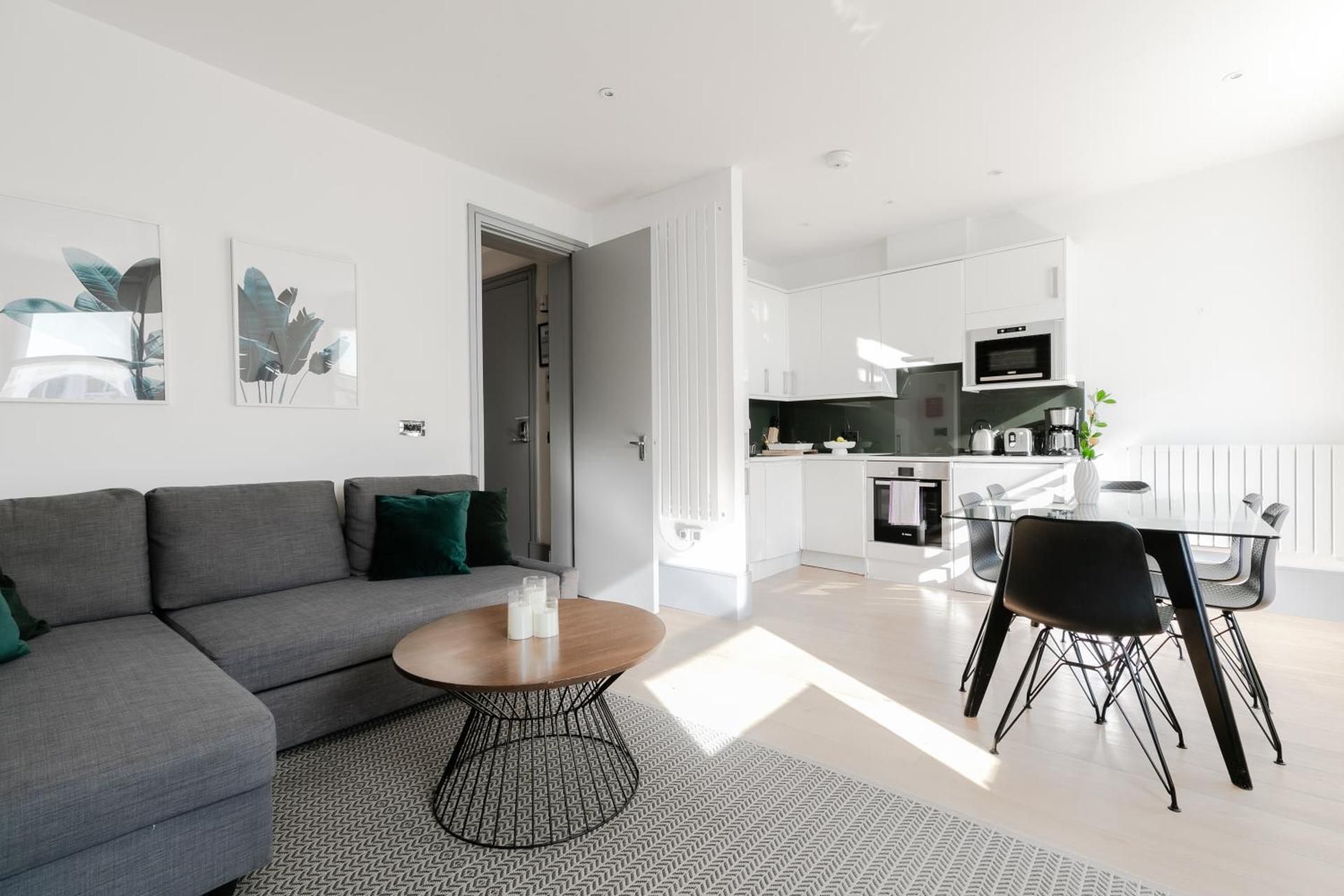 DELUXE APARTMENT