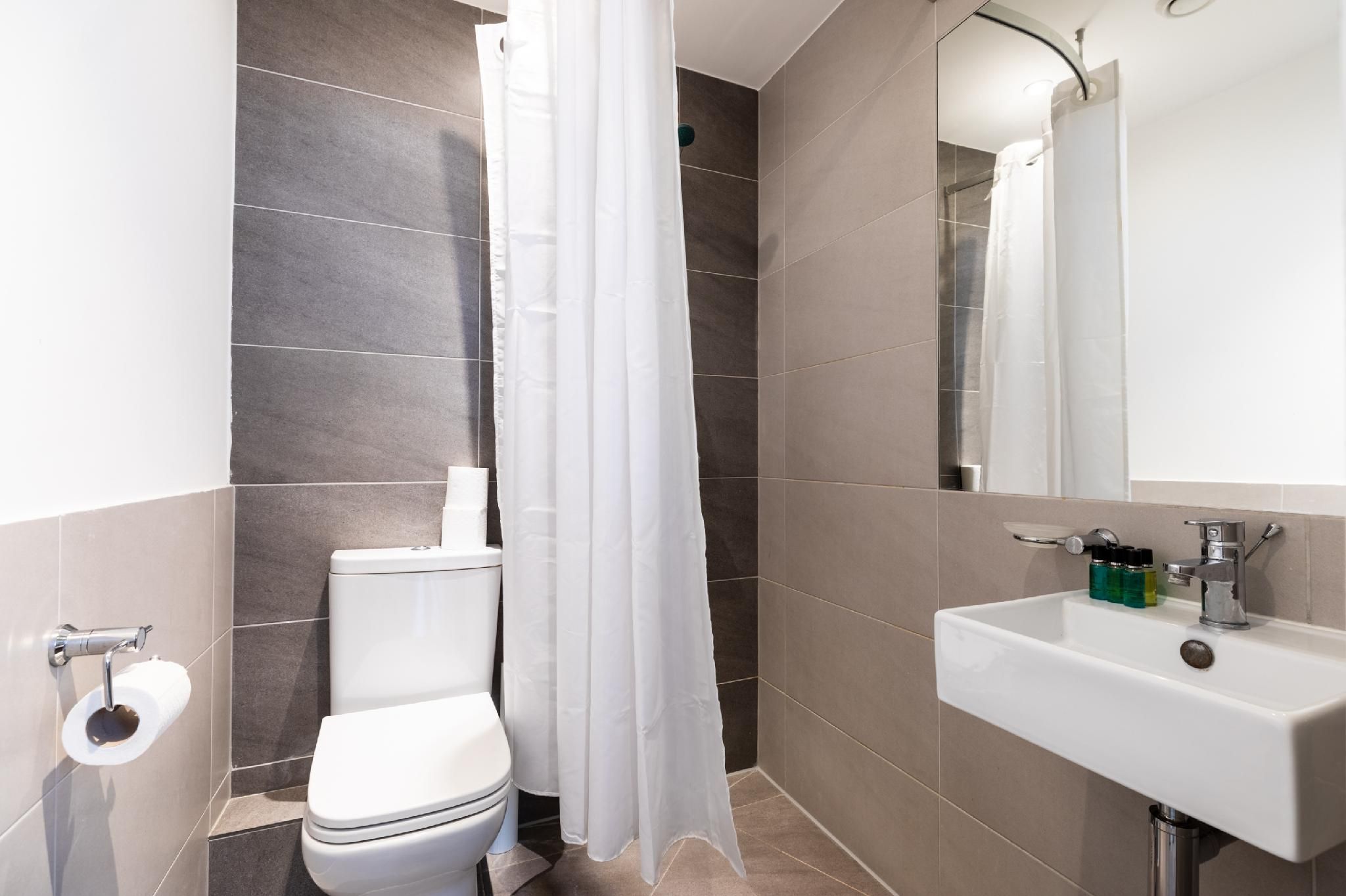 Deluxe Double Studio External Shower