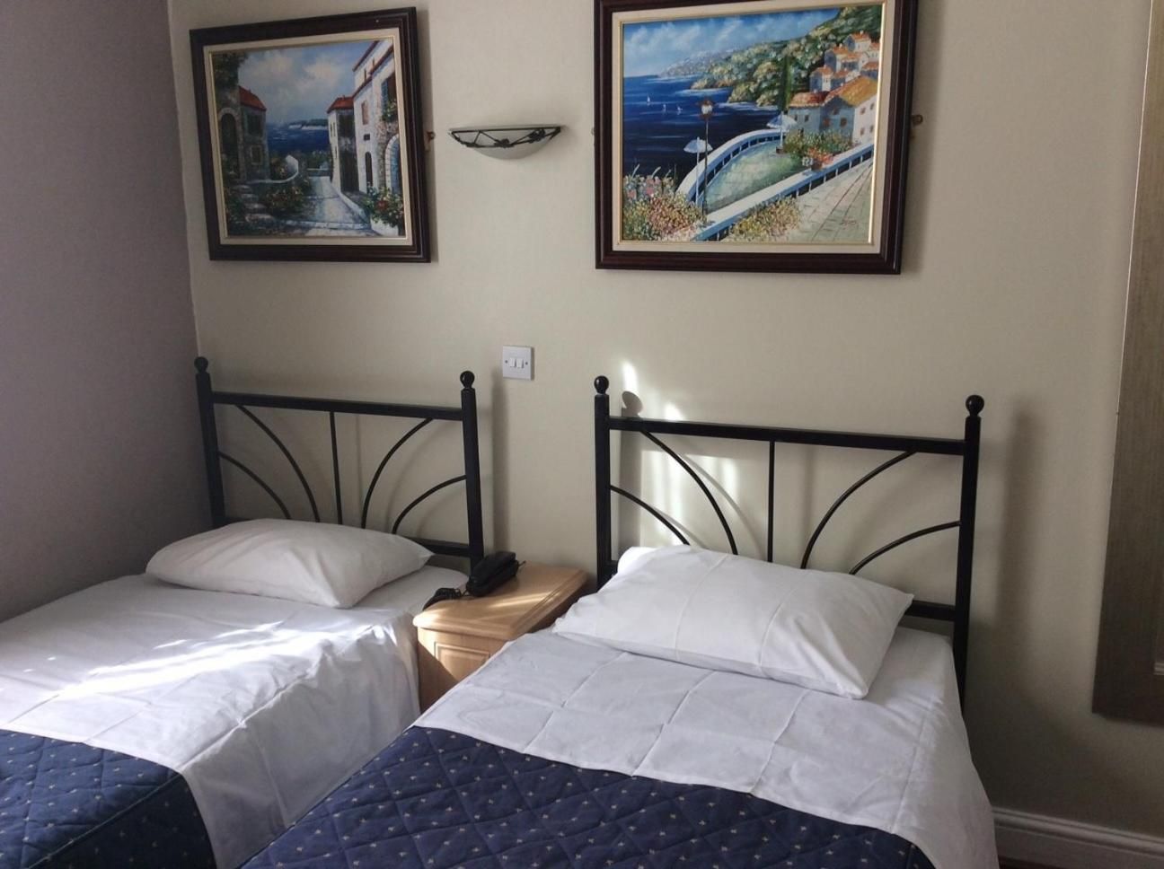 Twin Room with Private Bathroom