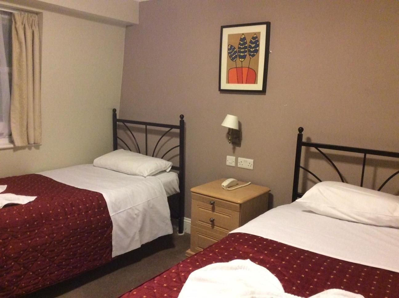 Standard Twin Room with Shared Bathroom and Toilet